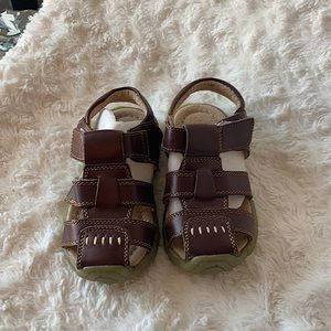 Femizee closed toe kids brown sandal size 8